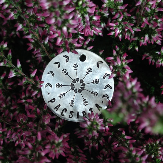 AIRA – kézműves alumínium biléta (⌀30 mm)