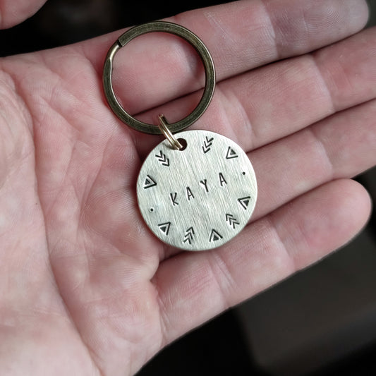 TOTEM – kézműves sárgaréz kutyabiléta (⌀30 mm)