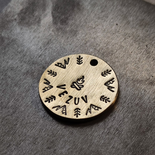 FIRA – kézműves sárgaréz kutyabiléta (⌀30 mm)
