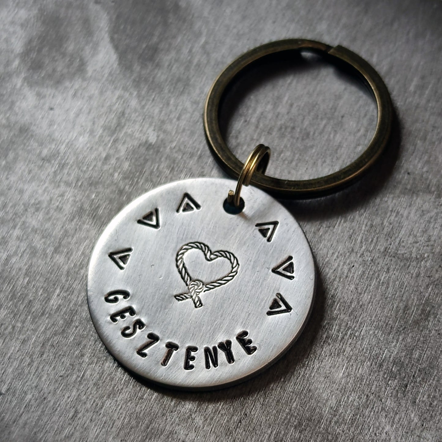 KNOTTA – kézzel készült alumínium kutyabiléta (⌀32 mm)