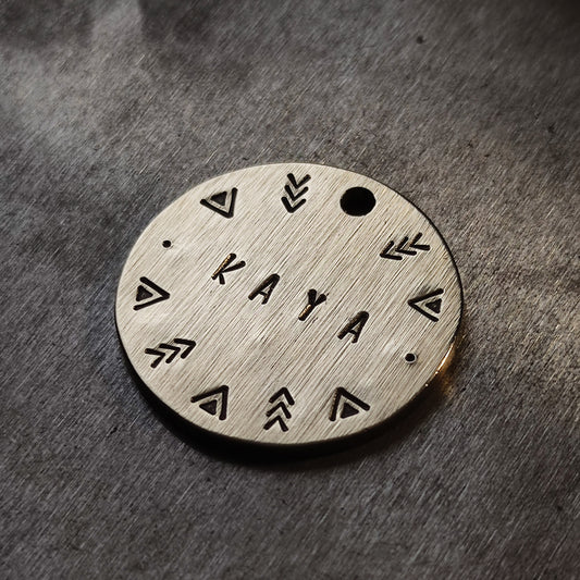 TOTEM – kézműves sárgaréz kutyabiléta (⌀30 mm)
